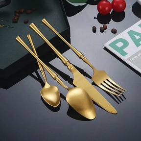 Talheres Dourados oval  em Aço Inoxidável